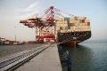 زمان توقف و تخلیه کشتی‌های کالا‌های اساسی در بندر امام خمینی تا ۵۰ درصد کاهش می‌یابد